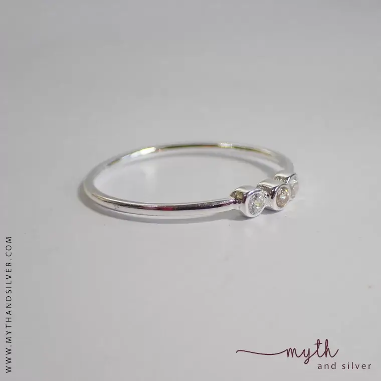 925 Sterling Silver Ring with Triple Cubic Zirconia stones - Image 2