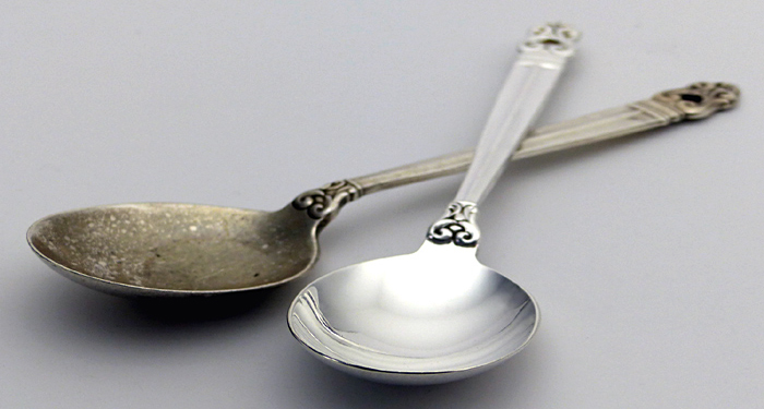 Tarnished spoon vs polished spoon