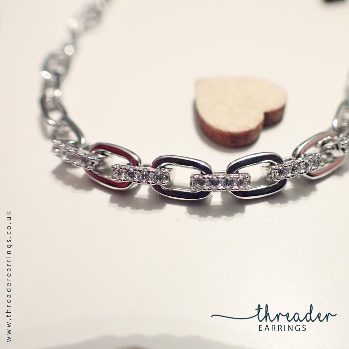 Silver links chain bracelet- close up