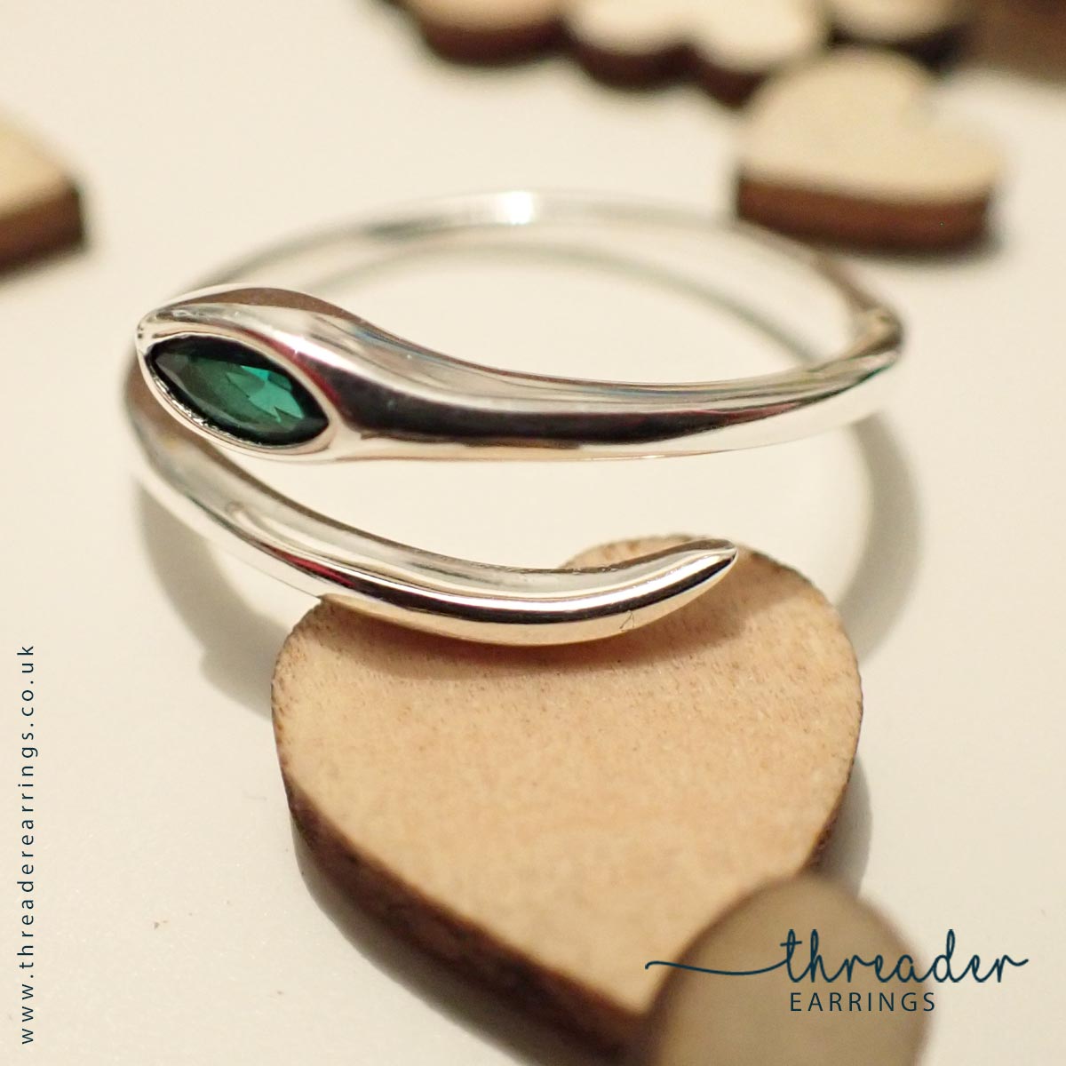 Elegant 925 Sterling Silver adjustable ring with green Cubic Zirconia - Image 2