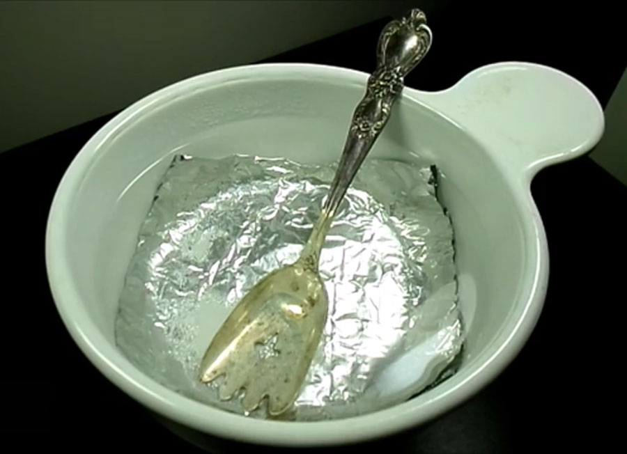 Electrochemical si;ver cleaning