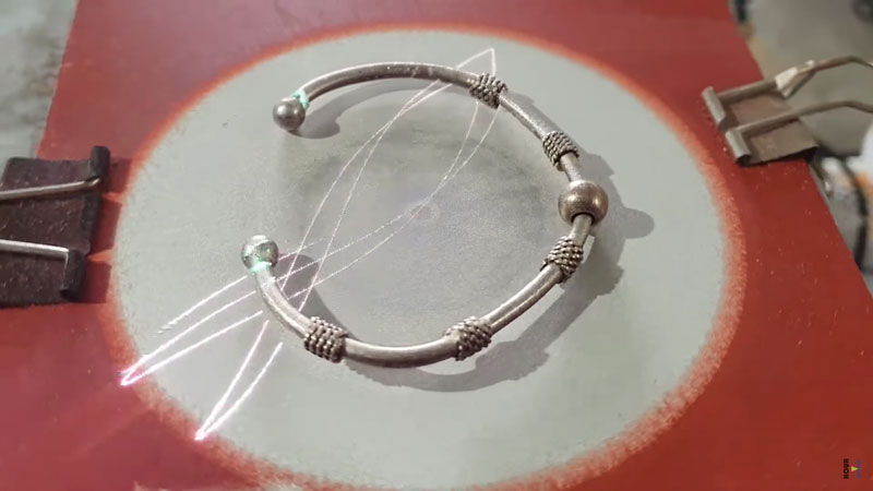 Laser jewellery cleaning