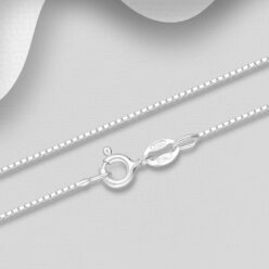 18 inch box (venetian) chain, 1 mm wide, 925 Sterling silver, close-up showing the links and clasp